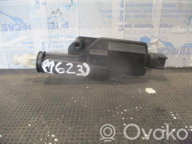 Tailgate exterior lock   2S6T432A98AE