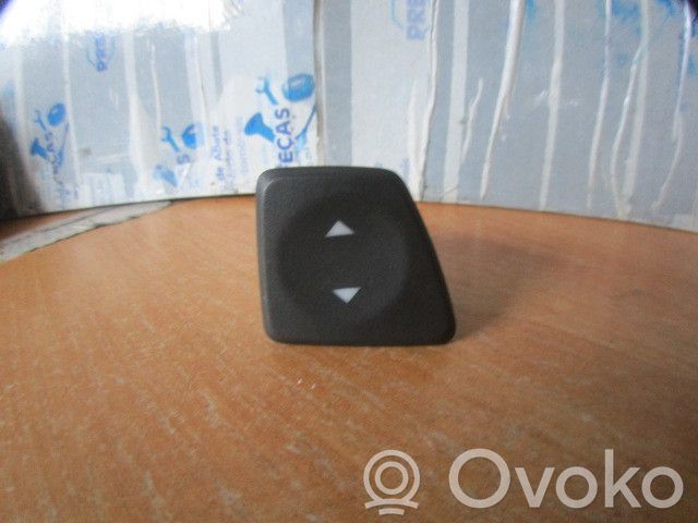 Electric window control switch   E30499,ESQ,FRT