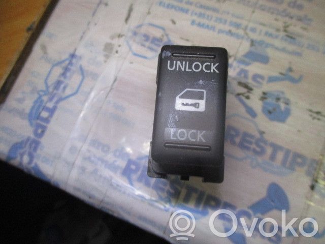 Nissan Micra Botón interruptor de bloqueo de puertas 