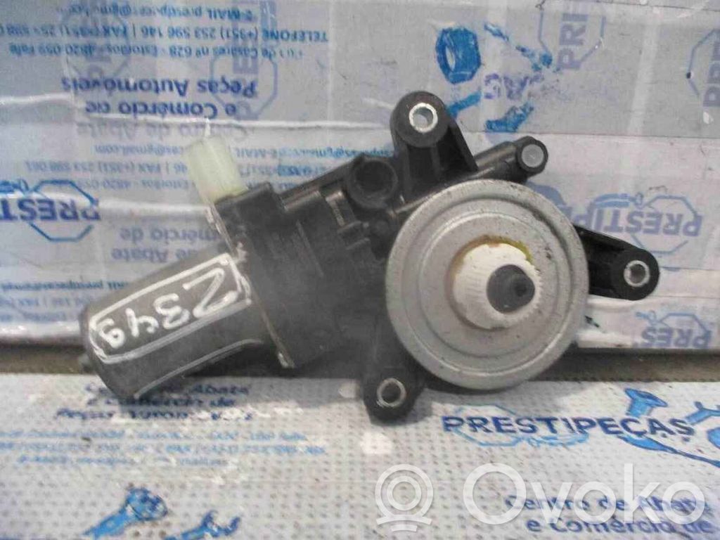 Motor del regulador de la ventanilla de la puerta delantera   8346084M00