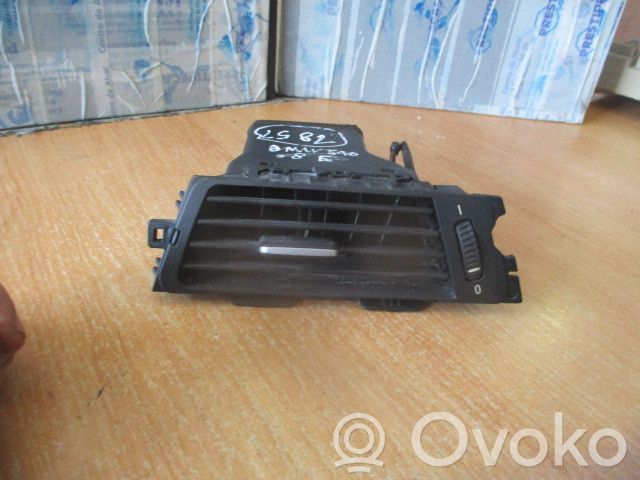 Grille d'aération centrale   642291304609