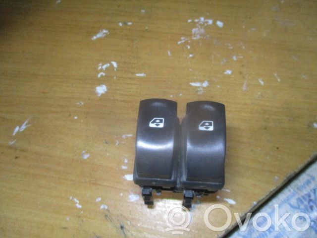 Renault Clio III Electric window control switch 
