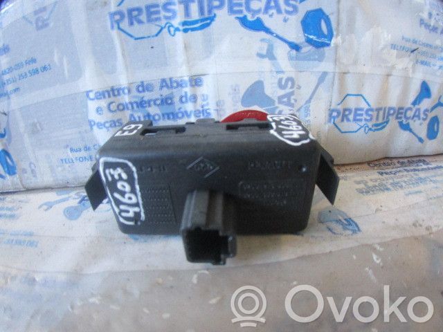 Electric window control switch   8200214895A