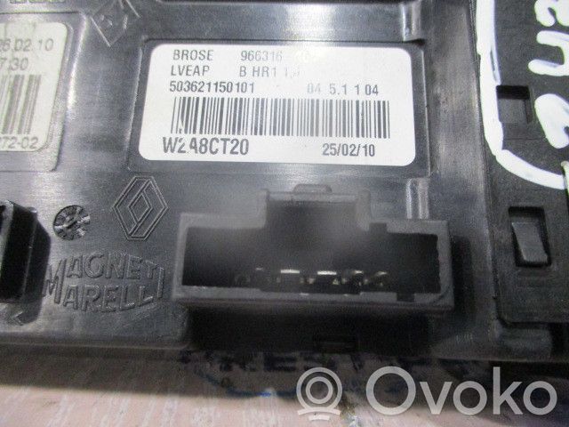 Renault Megane III Silnik regulatora szyby drzwi przednich 