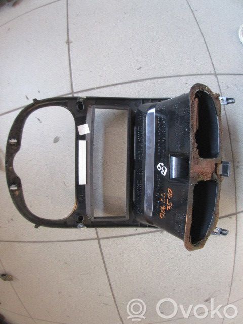 Peugeot 206 CC Centrinės oro grotelės 