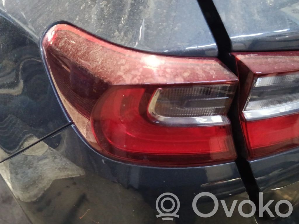 Tailgate rear/tail lights