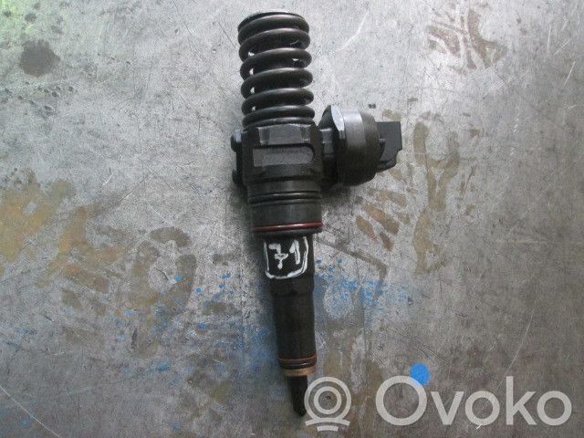 Inyector de combustible   0414720213,038130073AG