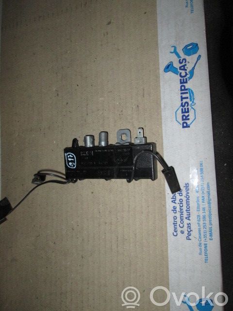 Antenas pastiprinātājs   65241387751