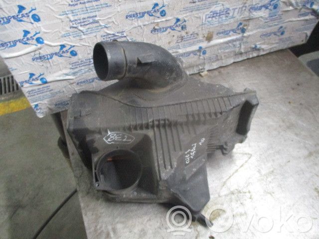 Renault Clio III Air filter box 