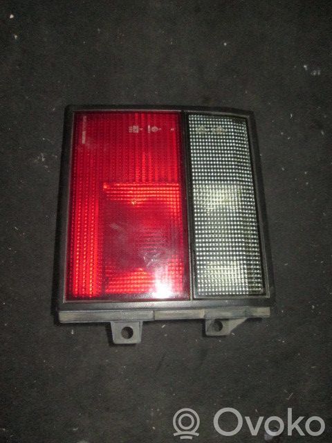 Renault 21 Galinis žibintas dangtyje 