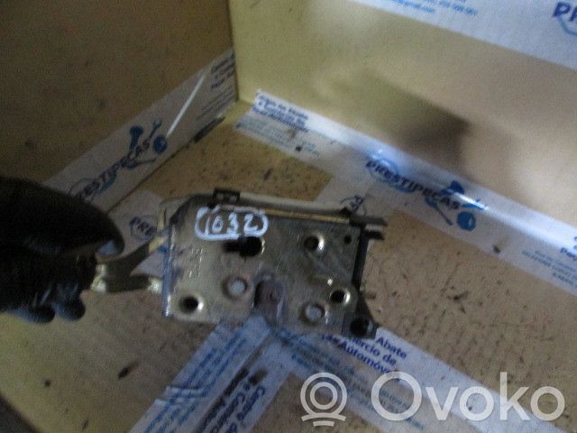 Front door lock   B792