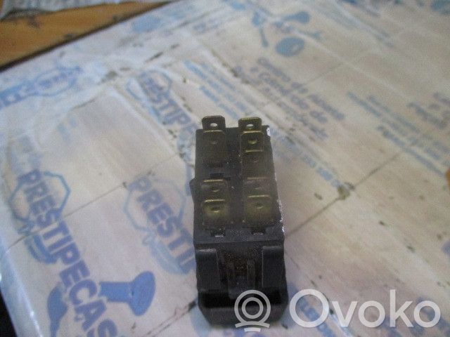 Renault 19 Botón interruptor de luz de peligro 