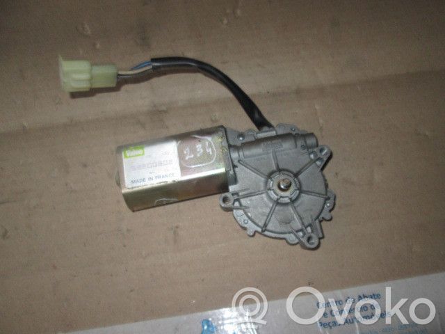 Motor del limpiaparabrisas trasero   53200802
