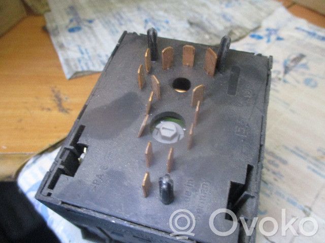 Light switch   53122836