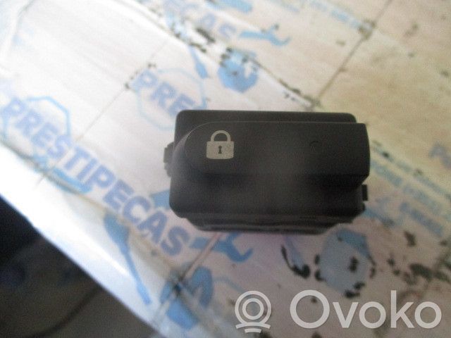 Renault Clio II Central locking switch button 
