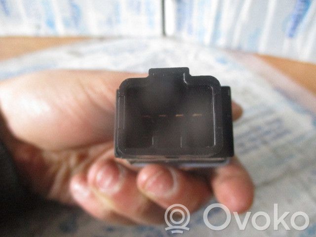 Bouton interrupteur programme de stabilité ESP   9324026000