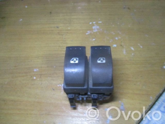 Renault Clio III Electric window control switch 