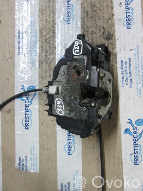 Rear door lock   300128E