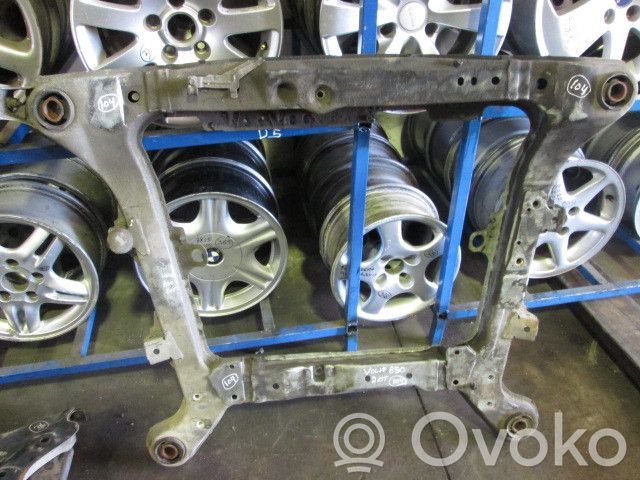 Volvo 850 Priekinis traversas 