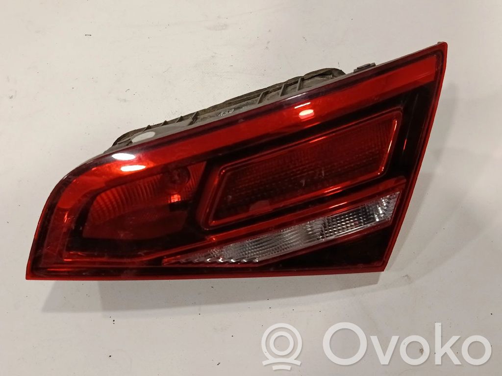 Tailgate rear/tail lights   2TZ01283902,8V4945076