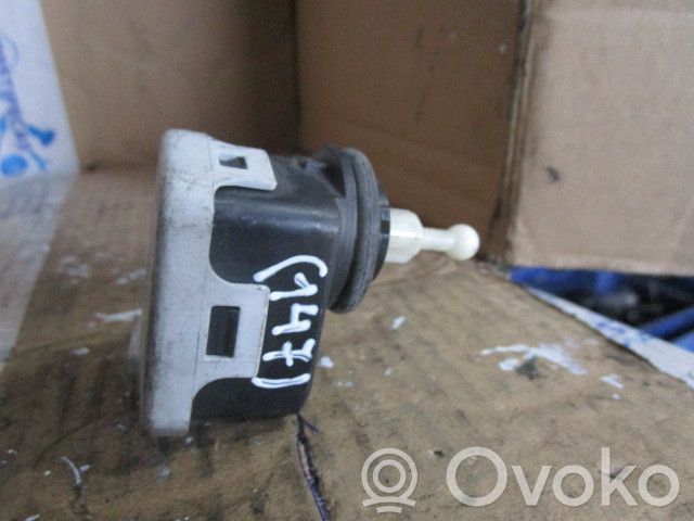 Headlight level adjustment motor   00787804