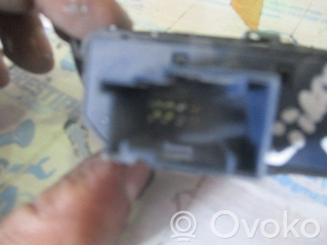 Interrupteur, commande de frein de stationnement   96637760ZD