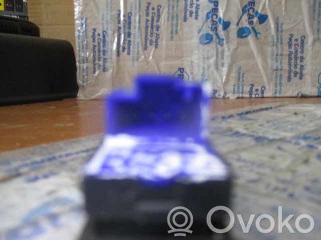 Botón interruptor de bloqueo de puertas   5M1962125