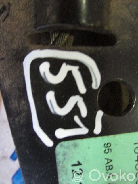 Etuistuimen turvavyö   95ABA61209AB