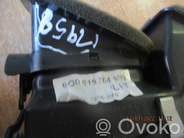 Volkswagen Polo IV 9N3 Dash center air vent grill 
