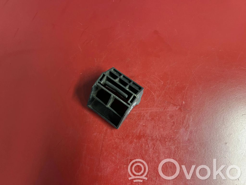 BMW 5 E60 E61 Fixation de radiateur 