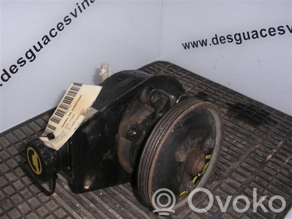 Renault Megane I Ohjaustehostimen pumppu 