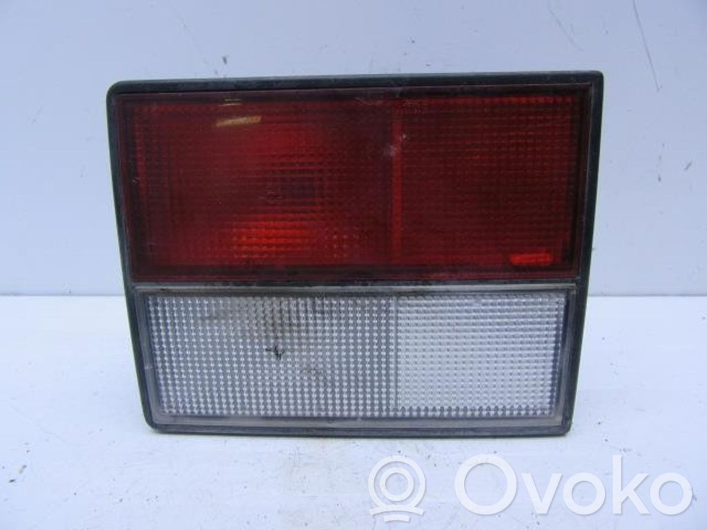 Renault 21 Galinis žibintas dangtyje 