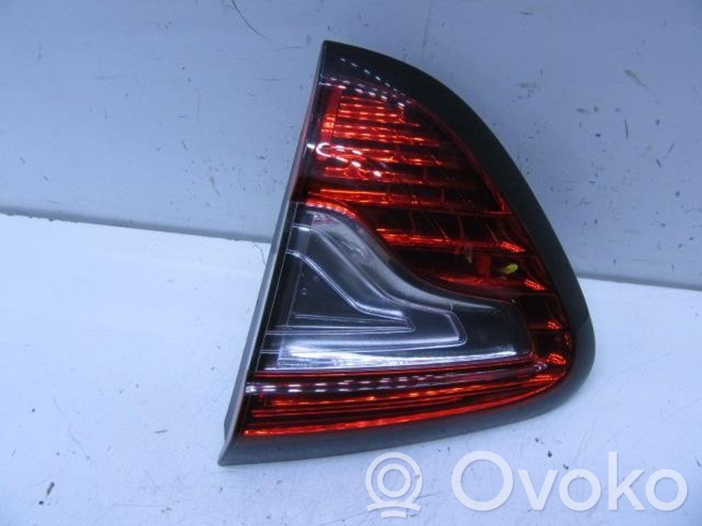 Renault Captur Tailgate rear/tail lights 