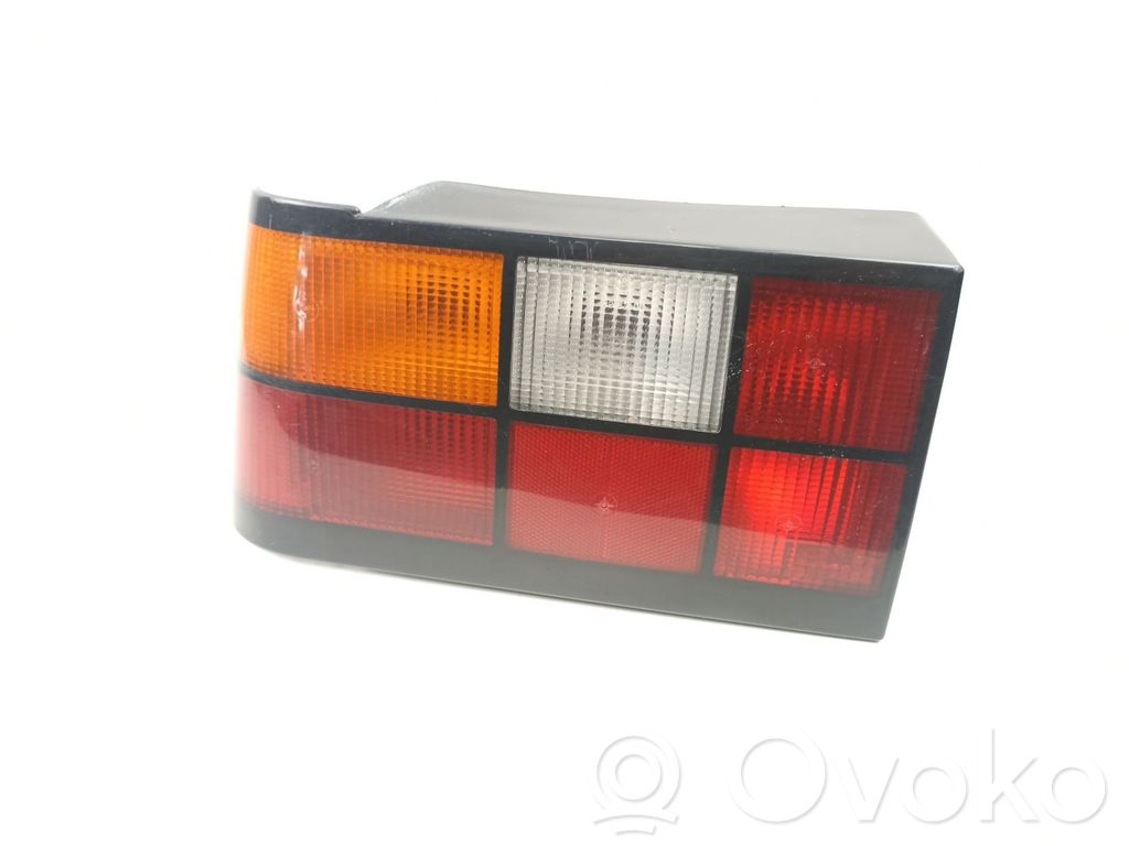 Volvo 440 Aizmugurējais lukturis virsbūvē 