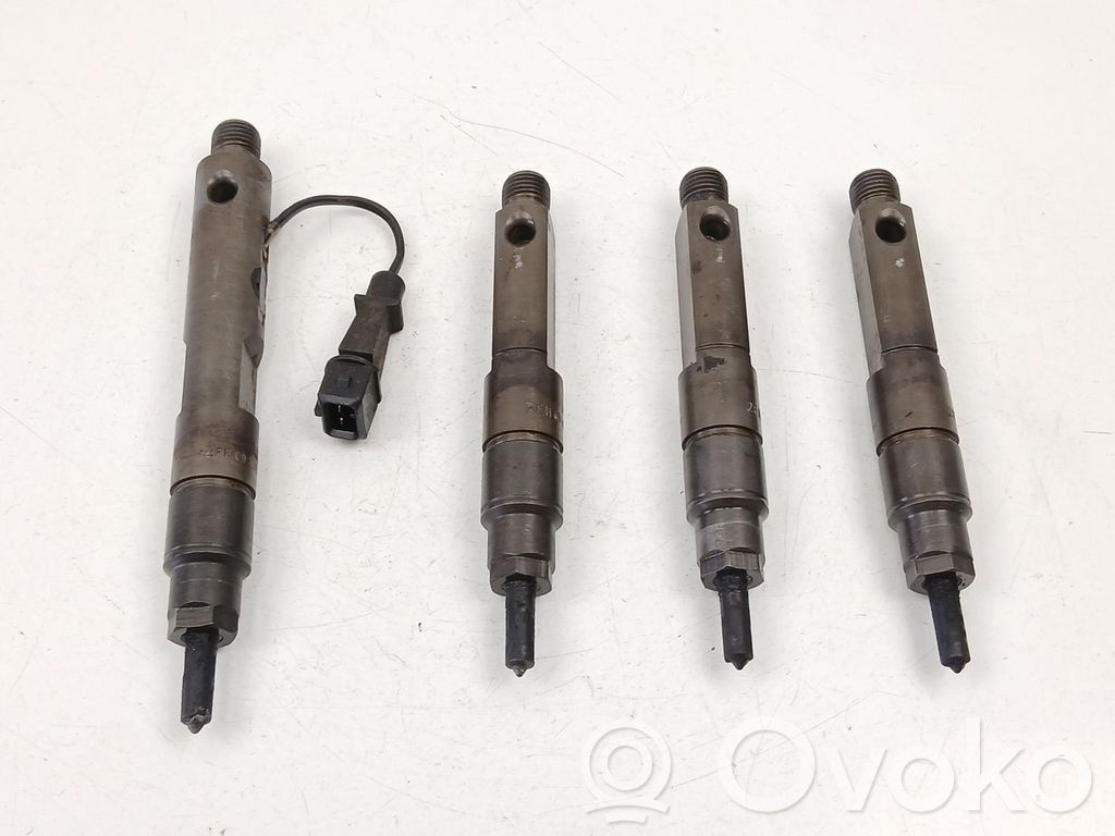 Inyector de combustible   7700112880,KBEL58P147,7700112883