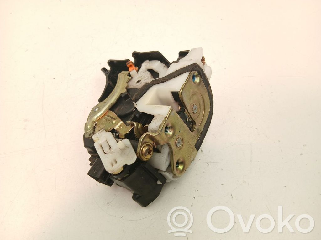 Mitsubishi Grandis Zamek drzwi tylnych 