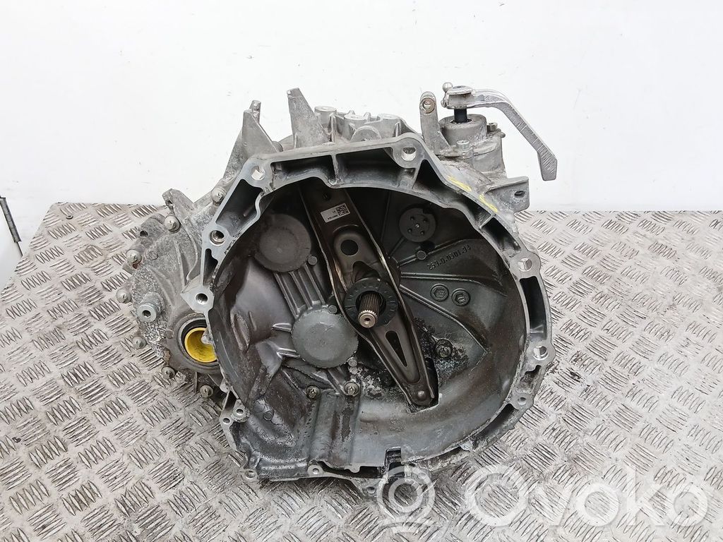 BMW X1 E84 Manualna 5-biegowa skrzynia biegów 