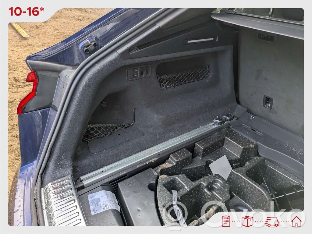 Audi Q8 Apatinis, bagažinės šono, apdailos skydas 