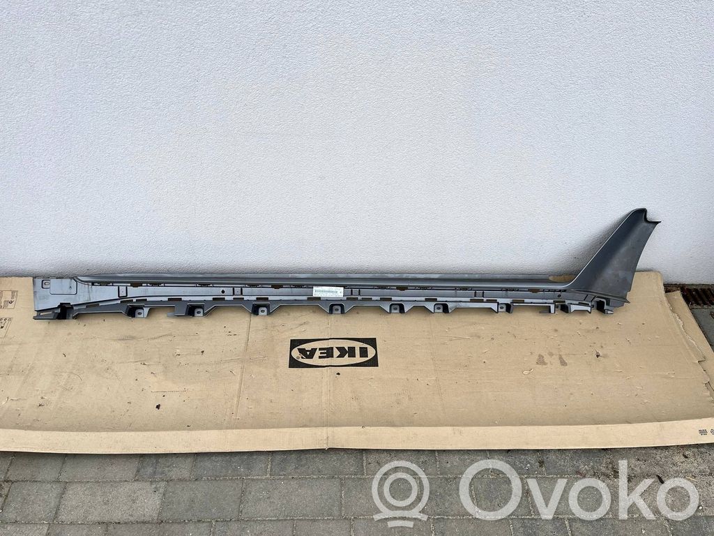 BMW 4 G22 G23 G24 G26 Kojų erdvės šonine apdaila 
