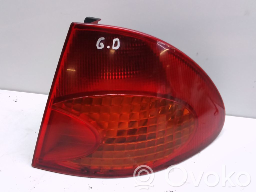 Toyota Avensis T220 Rear/tail lights 