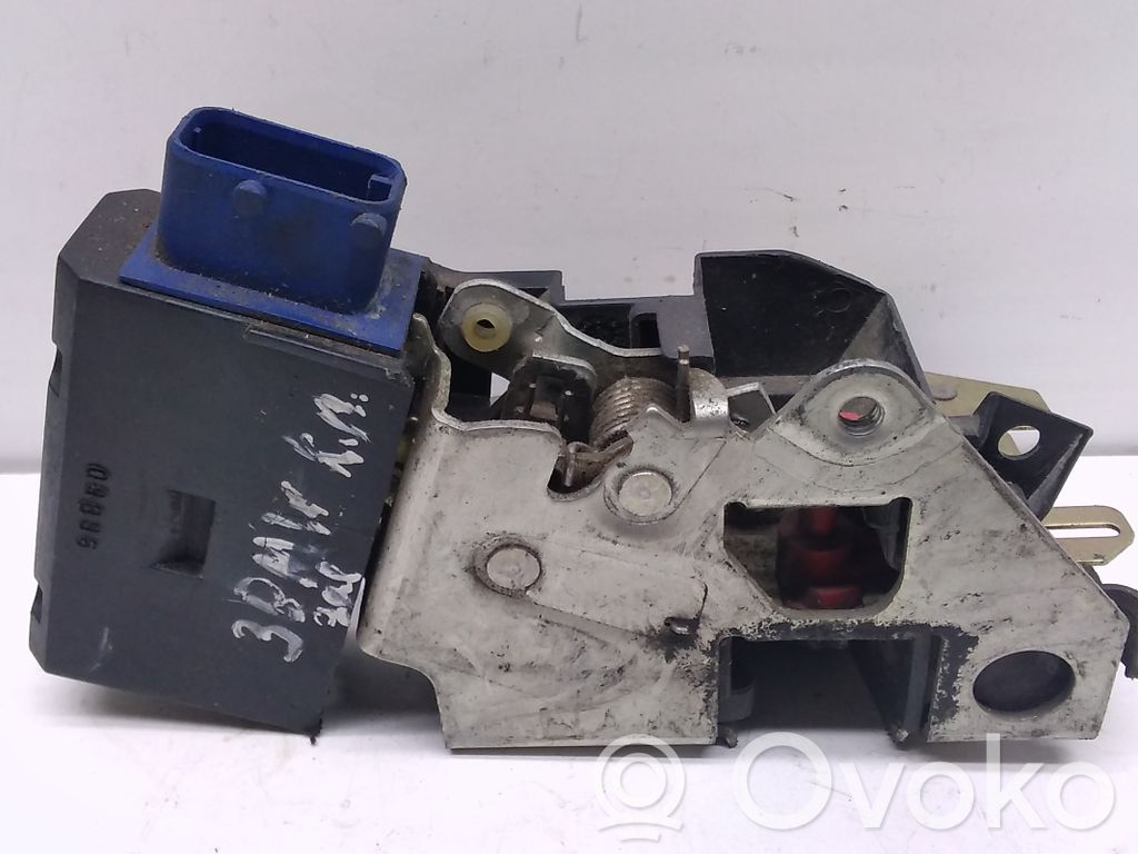 BMW 3 E36 Priekšpusē slēdzene 