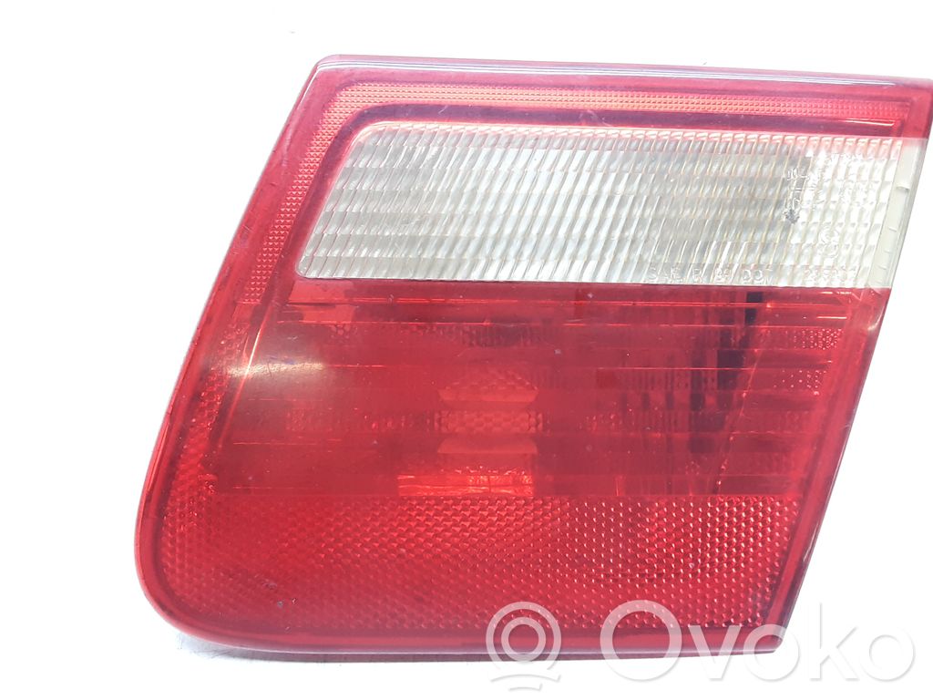 BMW 3 E46 Aizmugurējais lukturis pārsegā 