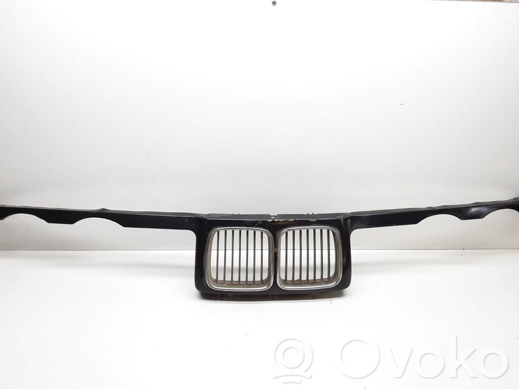 BMW 5 E34 Augšējais režģis 