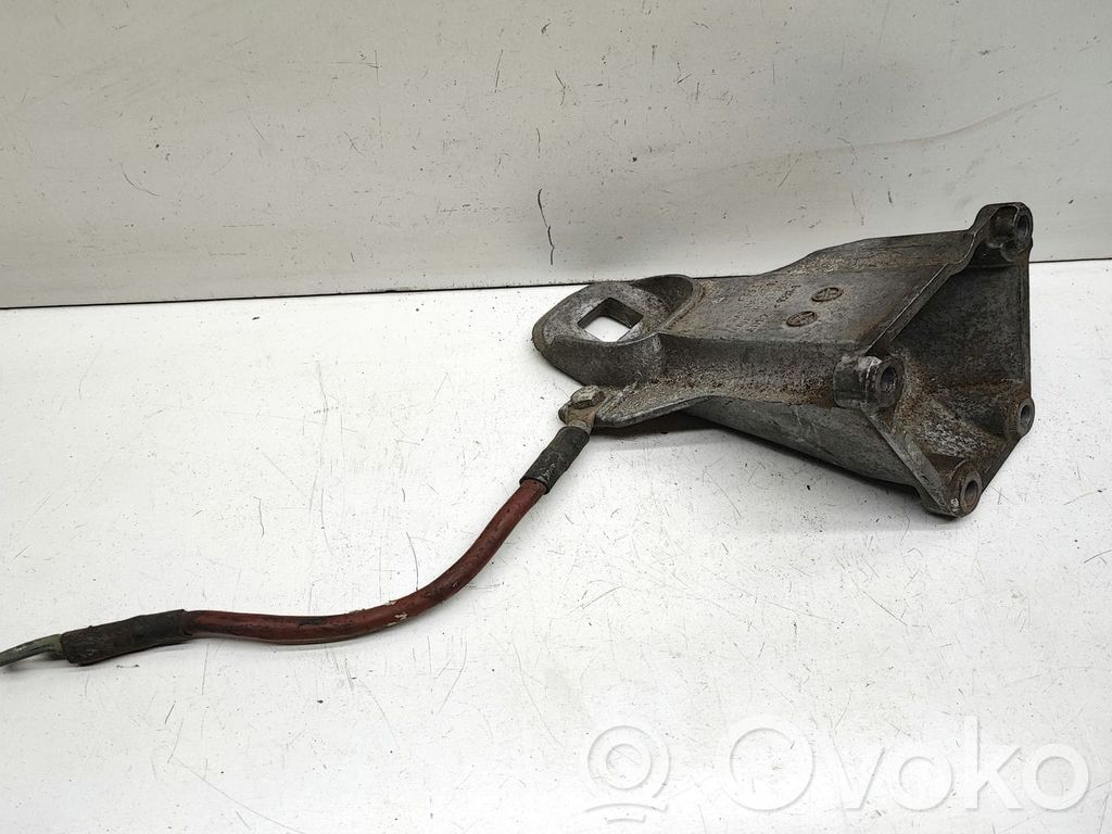 Audi A6 S6 C4 4A Engine mounting bracket 