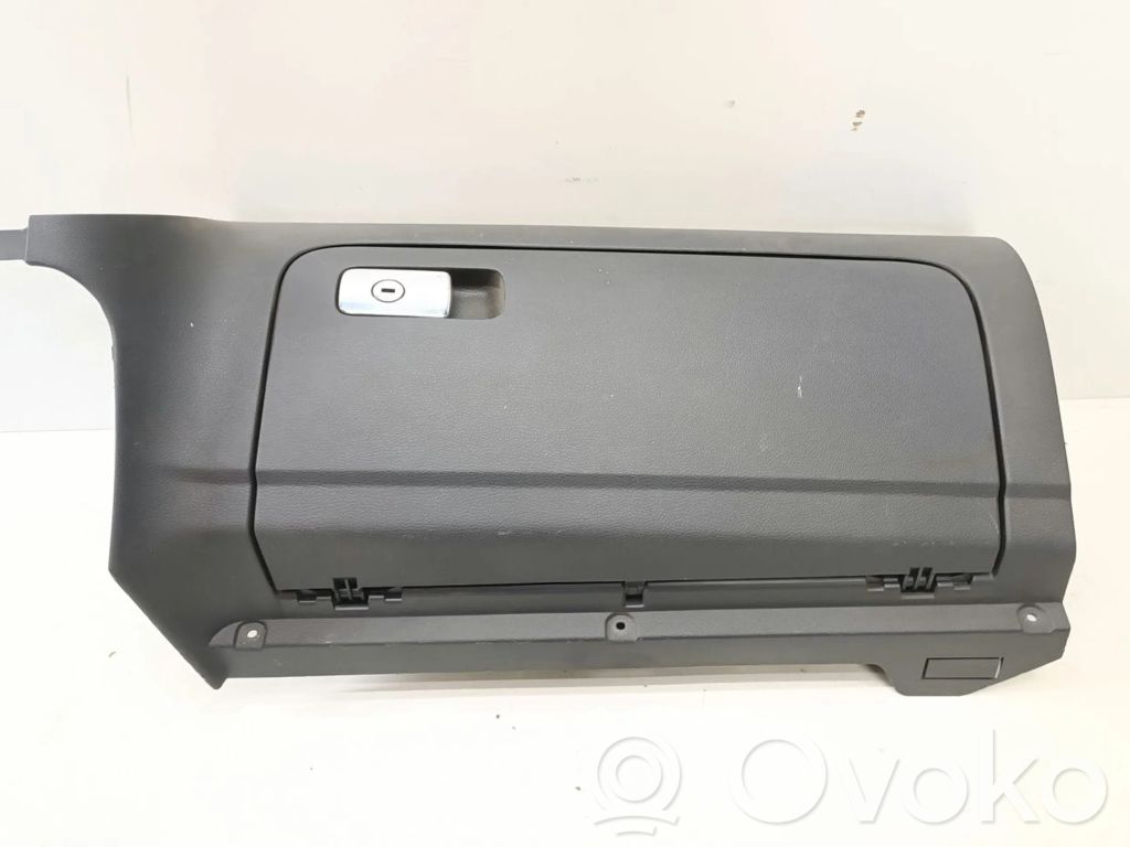 Volkswagen Golf V Daiktadėžės (bordačioko) komplektas 