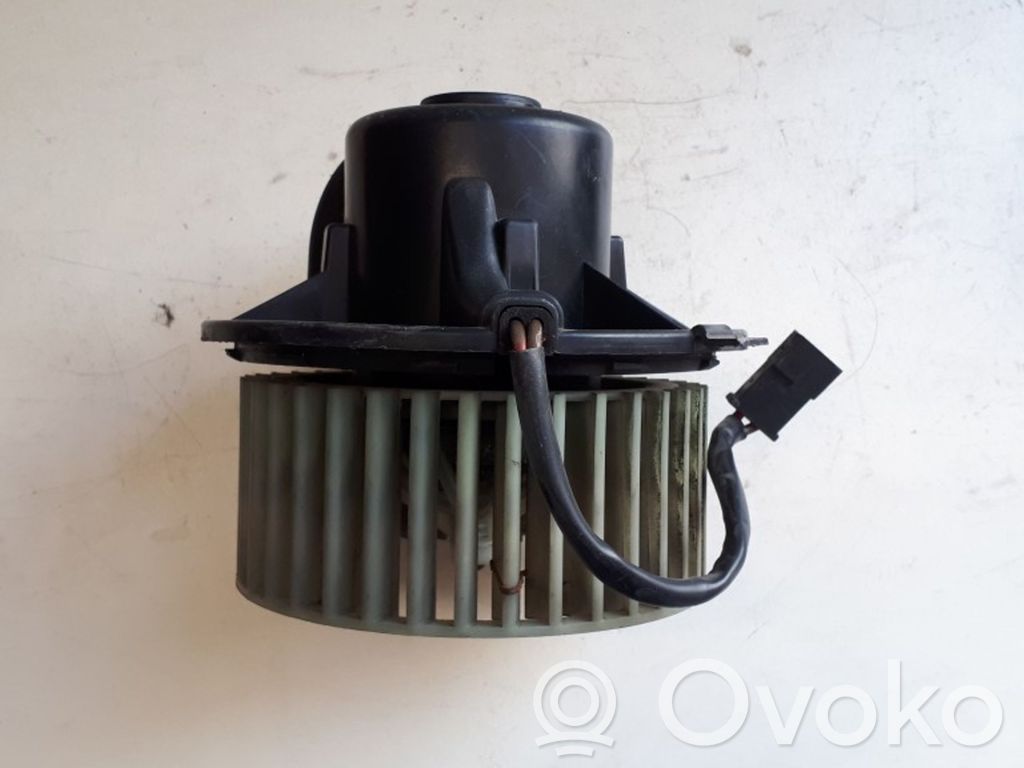 Audi 80 90 B2 Pečiuko ventiliatorius/ putikas 