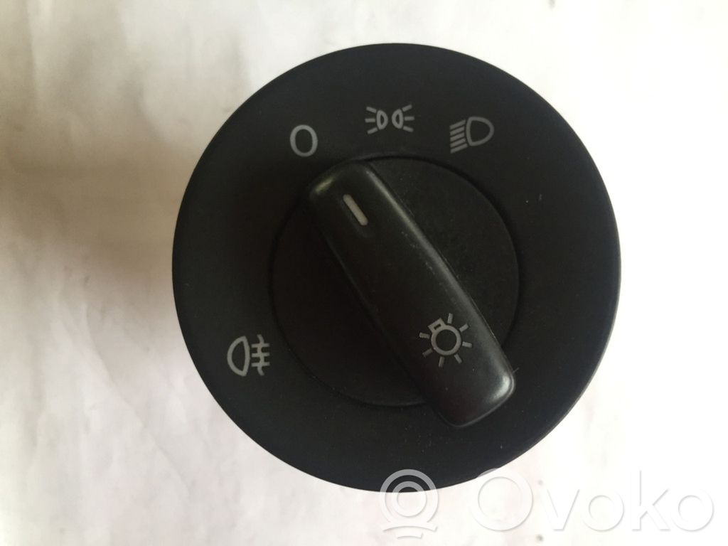Skoda Octavia Mk2 (1Z) Light switch 