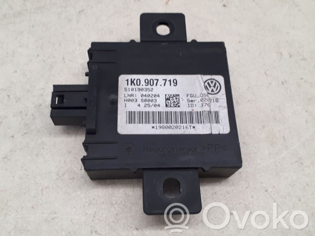 Volkswagen Golf V Alarm control unit/module 