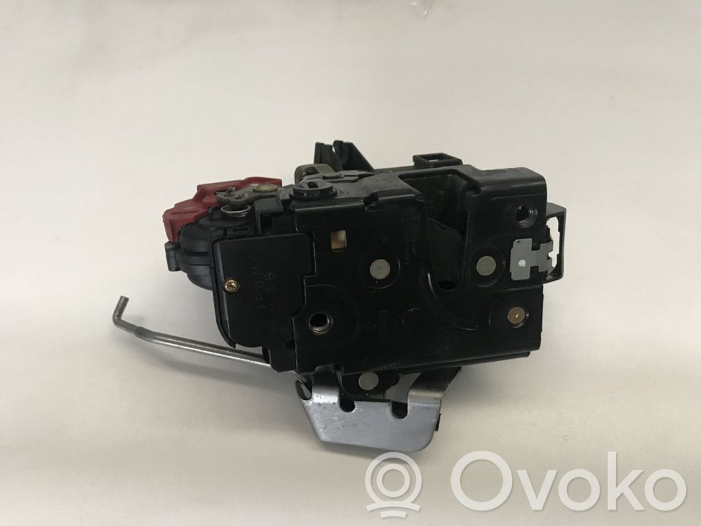 Audi A4 S4 B6 8E 8H Zamek drzwi tylnych 