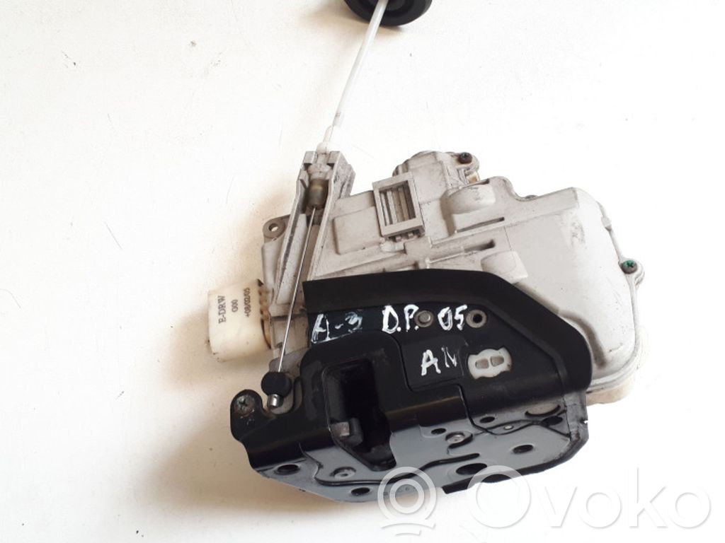 Audi A3 S3 8P Priekšpusē slēdzene 